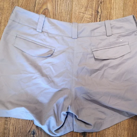 Nike Women's Gray Golf Shorts ☆ Size 8☆ - Picture 2 of 3